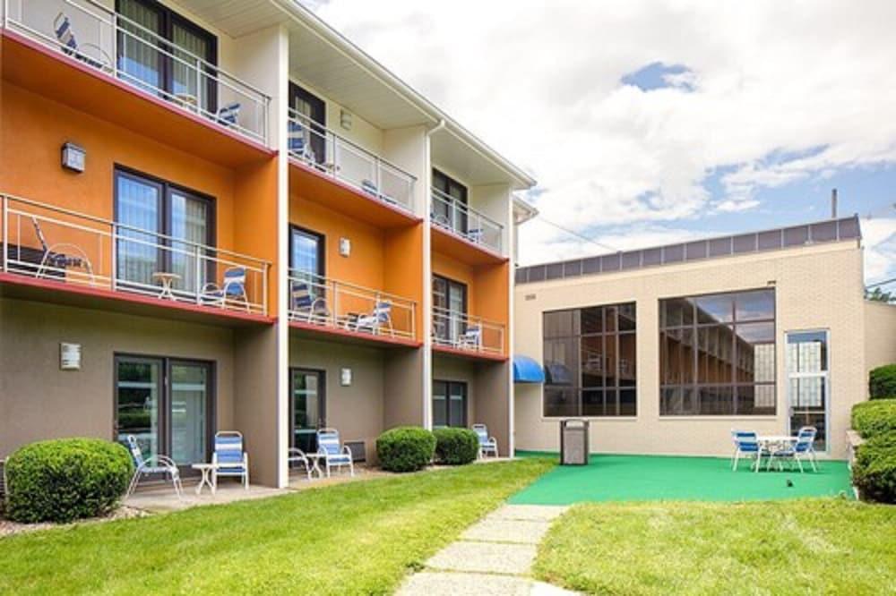 Clarion Inn&Suites Chambersburg Exterior foto