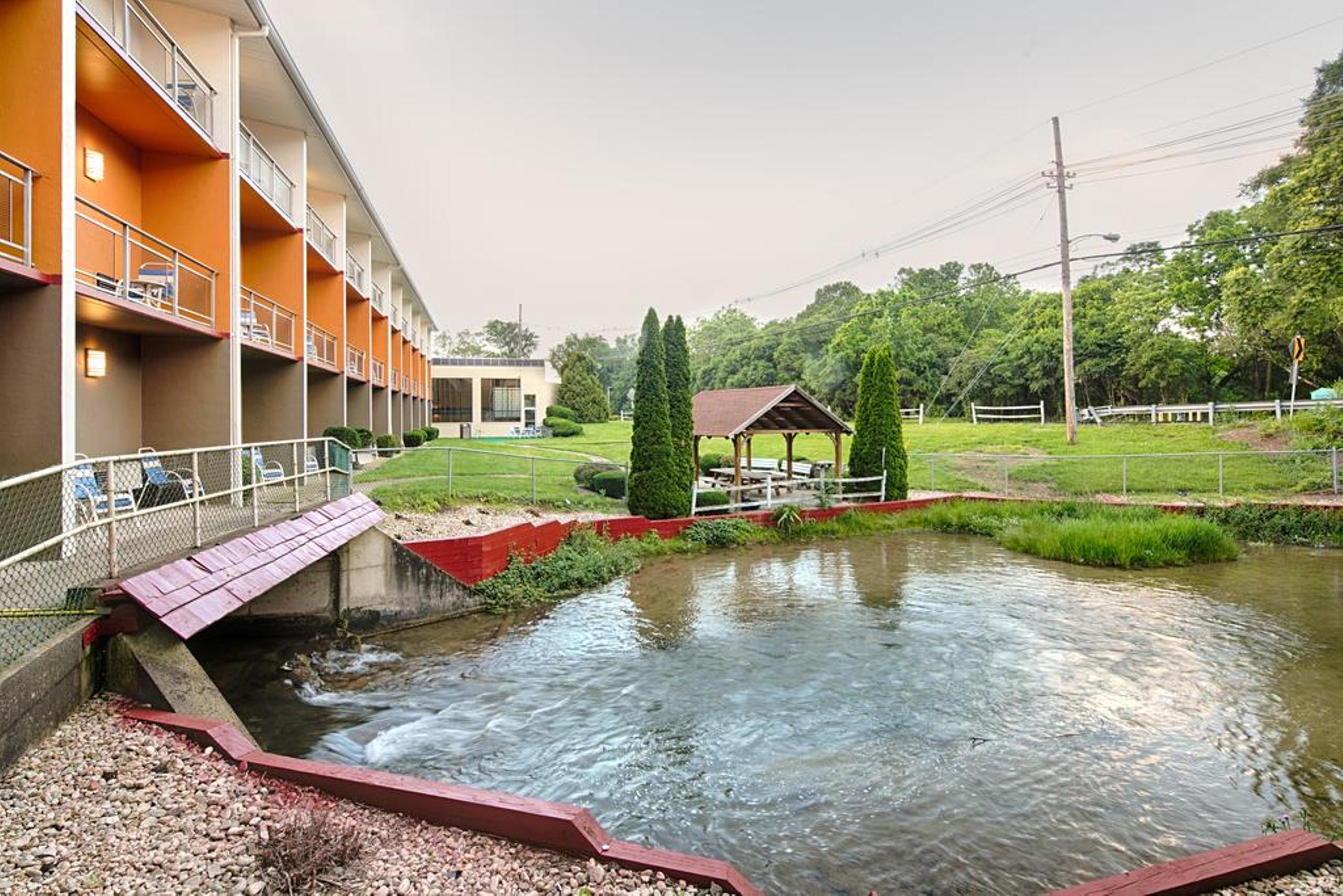 Clarion Inn&Suites Chambersburg Exterior foto