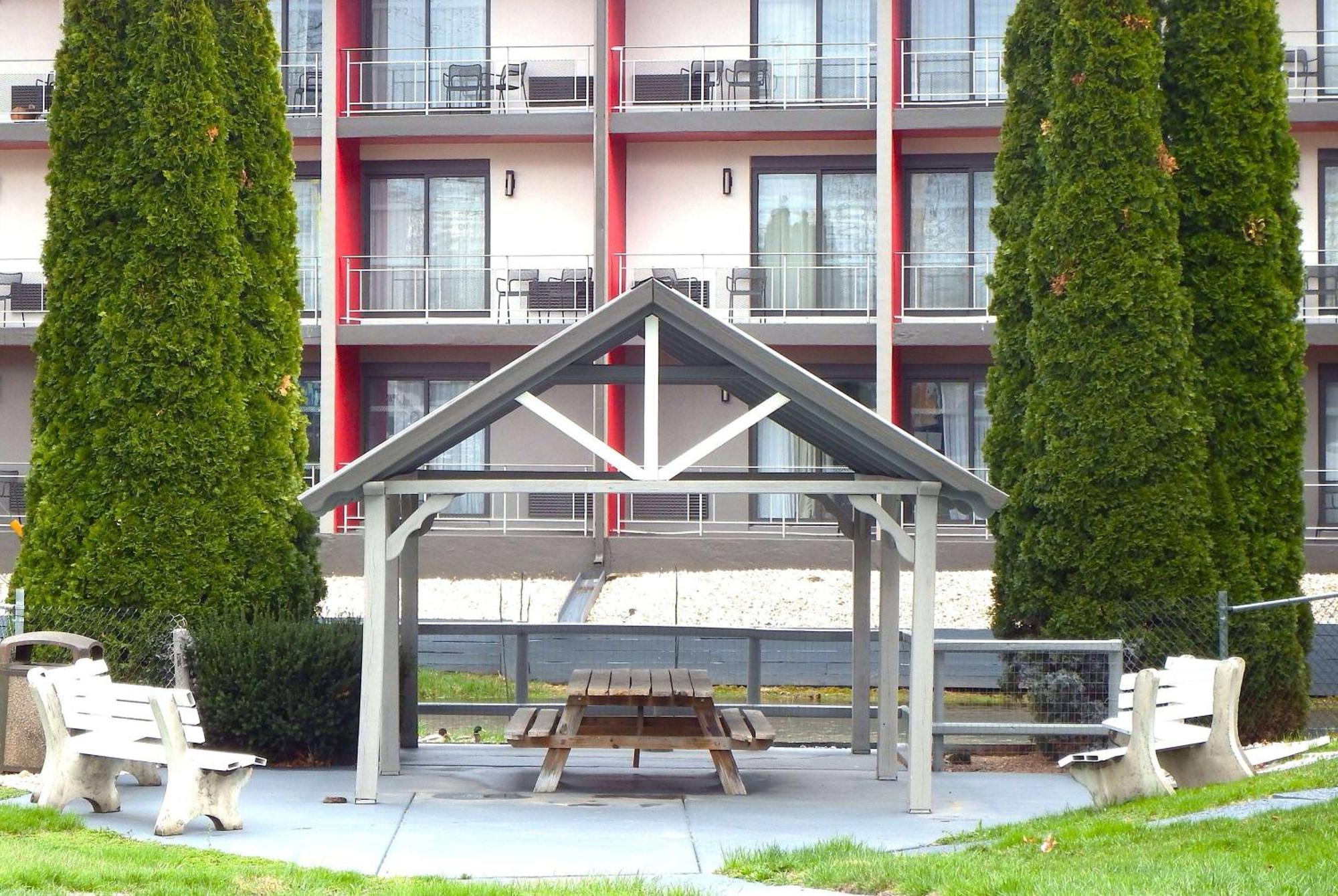 Clarion Inn&Suites Chambersburg Exterior foto